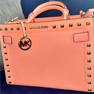 Medium Michael Kors Selma Studded Crossbody in Pink